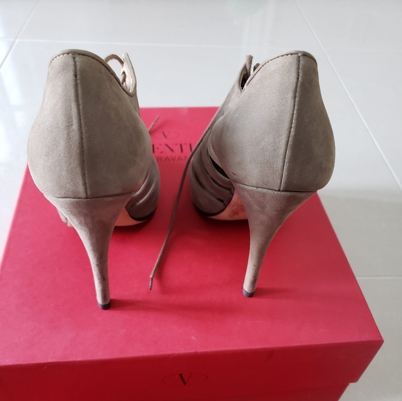 Valentino Suede Heels - Taupe - Size 35.5 - Picture 6 of 10